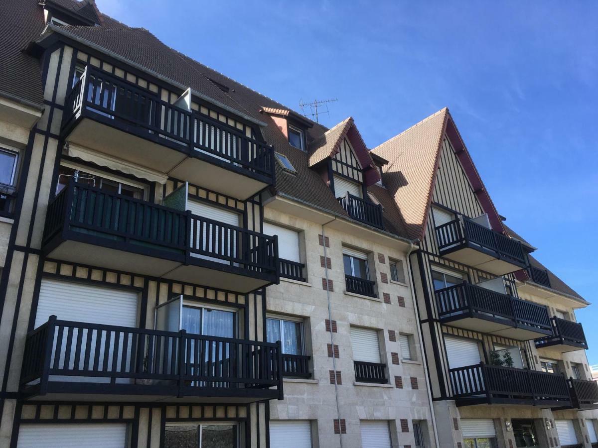 Апартаменты L'Atelier Des Planches Довиль Экстерьер фото